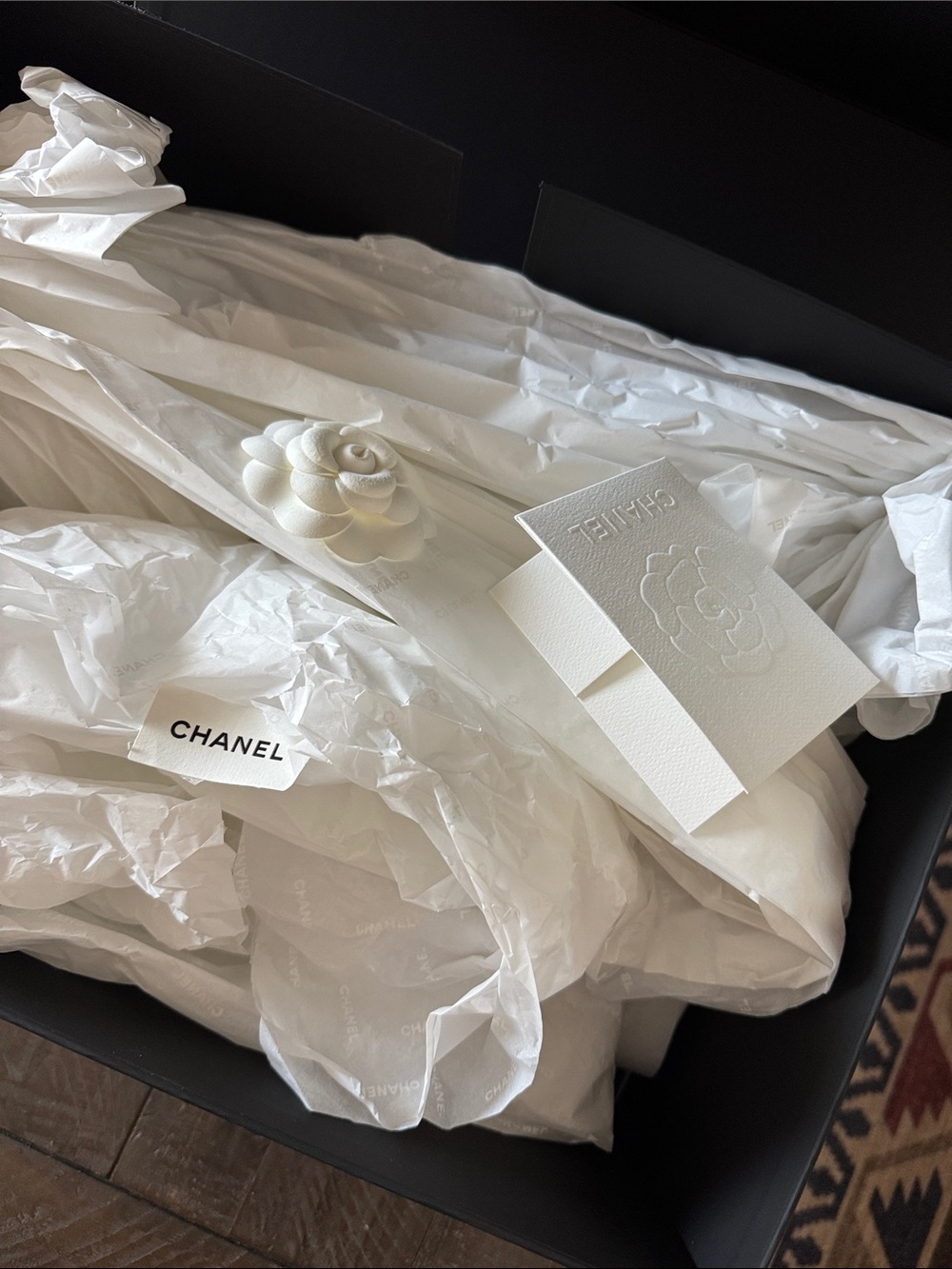 Large CHANEL Black and White Box & Bag Set with 2 Camellia+ receipt holder - Picture 7 of 13